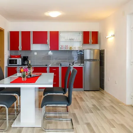 Dobrila Apartman Vrh